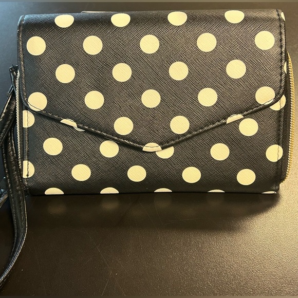 Handbags - 🐕3/20 Black and White Polka Dot Wristlet